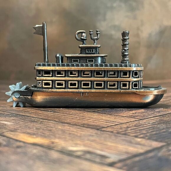 Vintage Die-Cast Steamboat Pencil Sharpener – Paddle Boat – Made in China - Picture 3 of 9
